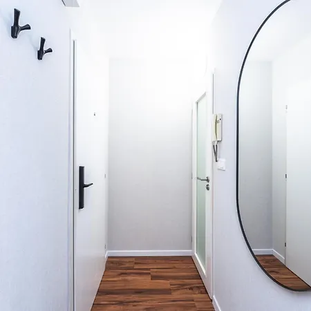 Invalidovna Metro 2br Family Appartement